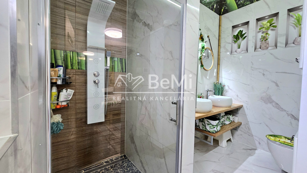 KRÁSNY RODINNÝ BUNGALOV V JESENSKOM - NA PREDAJ