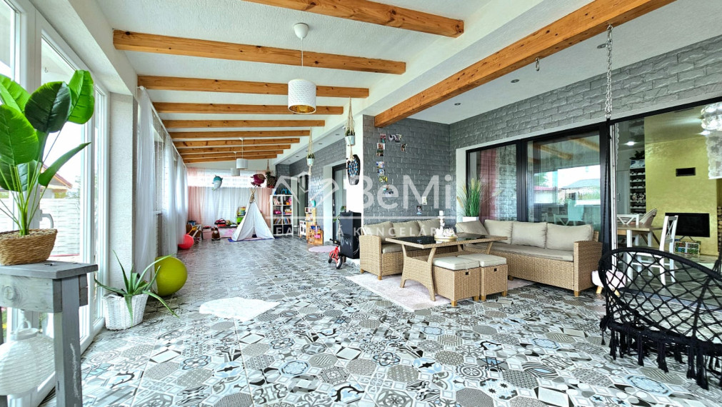 KRÁSNY RODINNÝ BUNGALOV V JESENSKOM - NA PREDAJ