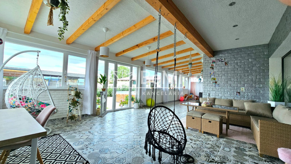 KRÁSNY RODINNÝ BUNGALOV V JESENSKOM - NA PREDAJ