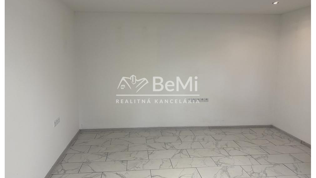 Predaj rodinného domu Šalgočka 112-12-ROCHE