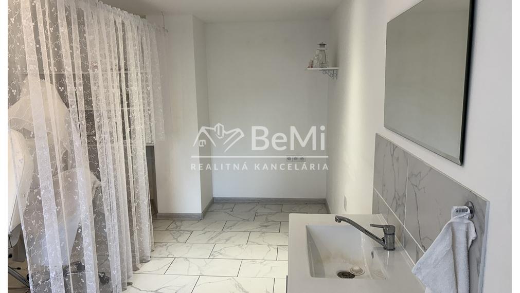 Predaj rodinného domu Šalgočka 112-12-ROCHE