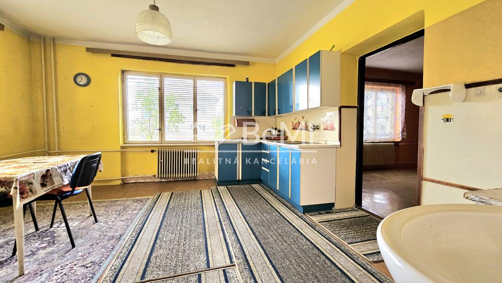 RODINNÝ DOM S GARÁŽOU A ZÁHRADOU V RAKYTNÍKU - NA PREDAJ