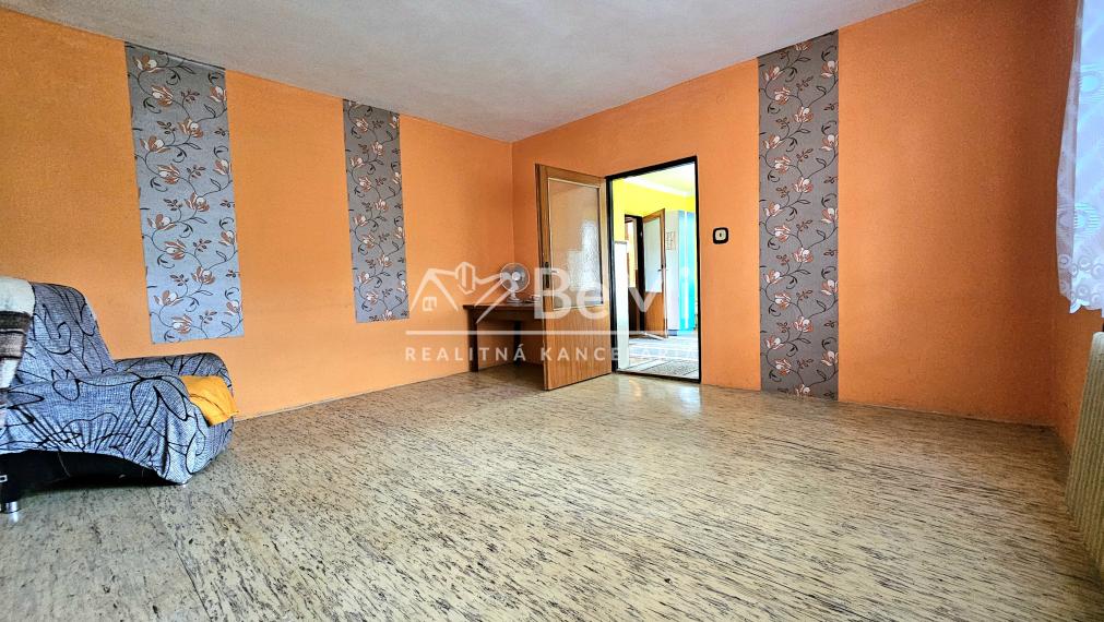 RODINNÝ DOM S GARÁŽOU A ZÁHRADOU V RAKYTNÍKU - NA PREDAJ