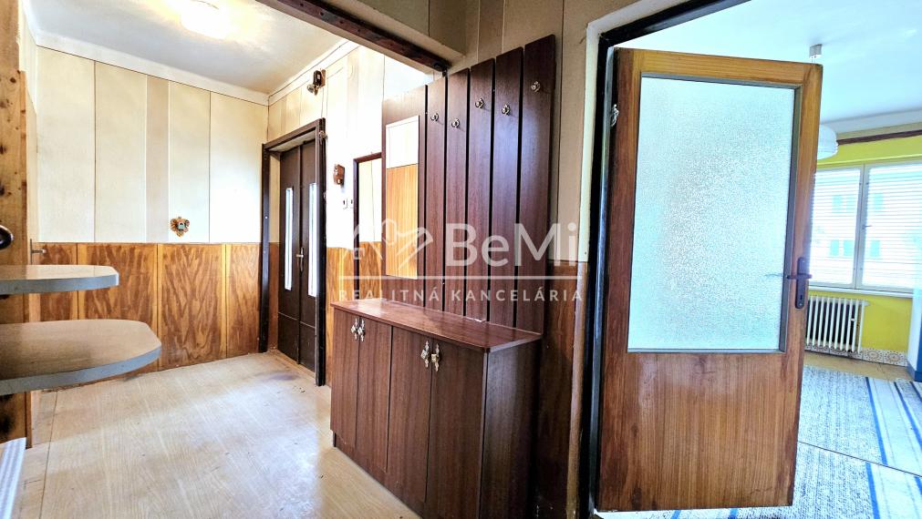 RODINNÝ DOM S GARÁŽOU A ZÁHRADOU V RAKYTNÍKU - NA PREDAJ