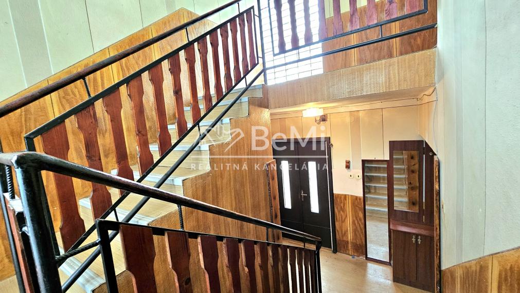 RODINNÝ DOM S GARÁŽOU A ZÁHRADOU V RAKYTNÍKU - NA PREDAJ