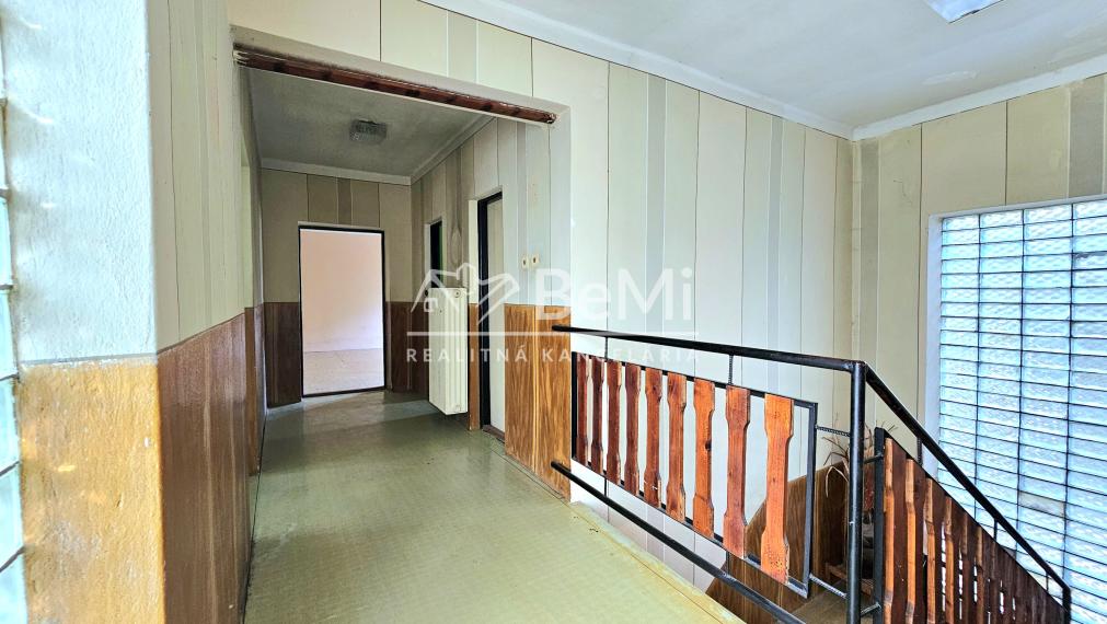 RODINNÝ DOM S GARÁŽOU A ZÁHRADOU V RAKYTNÍKU - NA PREDAJ