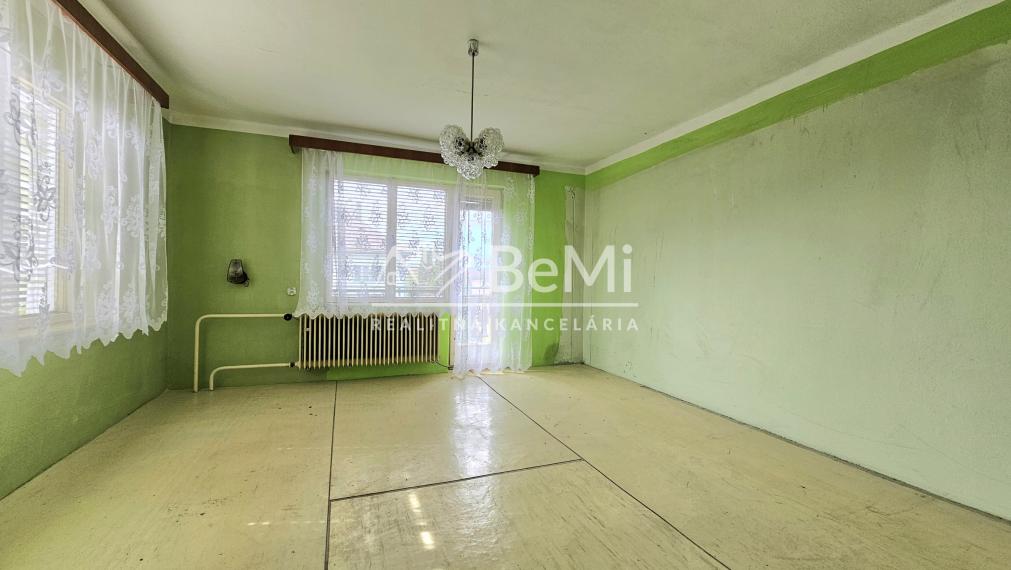 RODINNÝ DOM S GARÁŽOU A ZÁHRADOU V RAKYTNÍKU - NA PREDAJ