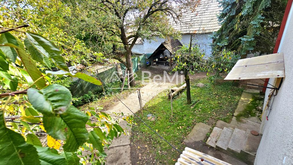 RODINNÝ DOM S GARÁŽOU A ZÁHRADOU V RAKYTNÍKU - NA PREDAJ