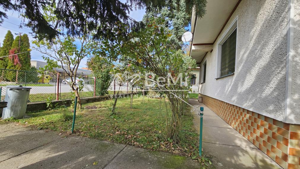 RODINNÝ DOM S GARÁŽOU A ZÁHRADOU V RAKYTNÍKU - NA PREDAJ