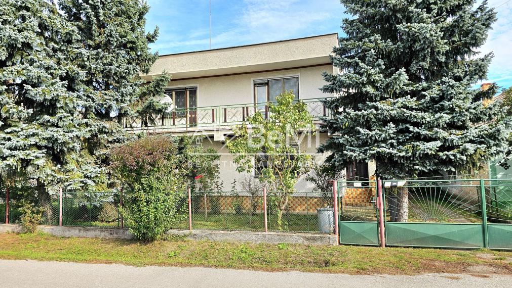 RODINNÝ DOM S GARÁŽOU A ZÁHRADOU V RAKYTNÍKU - NA PREDAJ