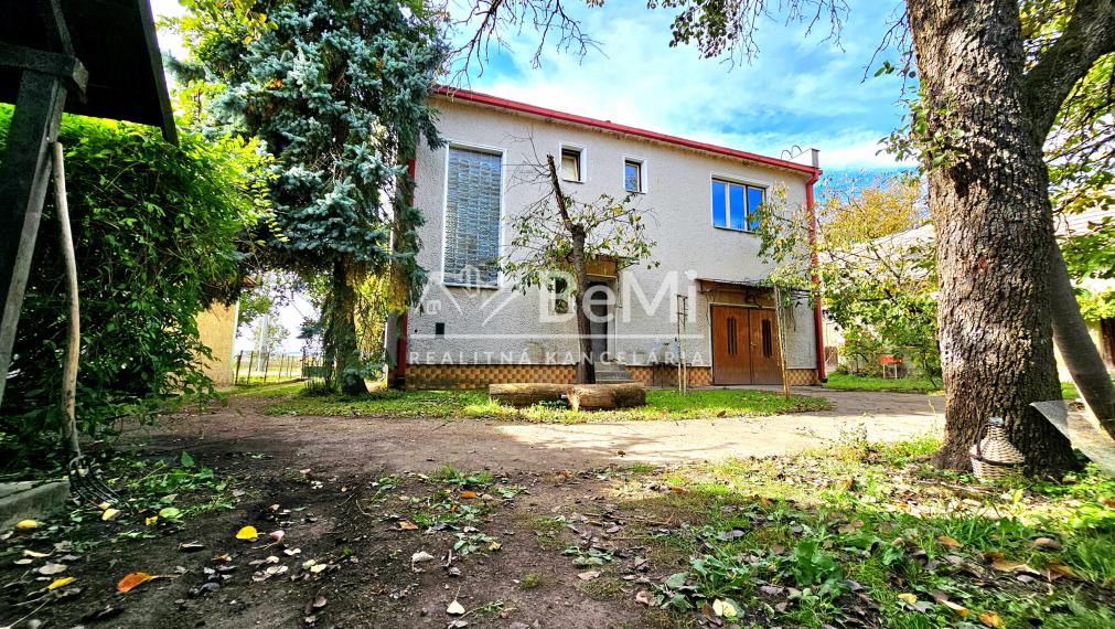 RODINNÝ DOM S GARÁŽOU A ZÁHRADOU V RAKYTNÍKU - NA PREDAJ