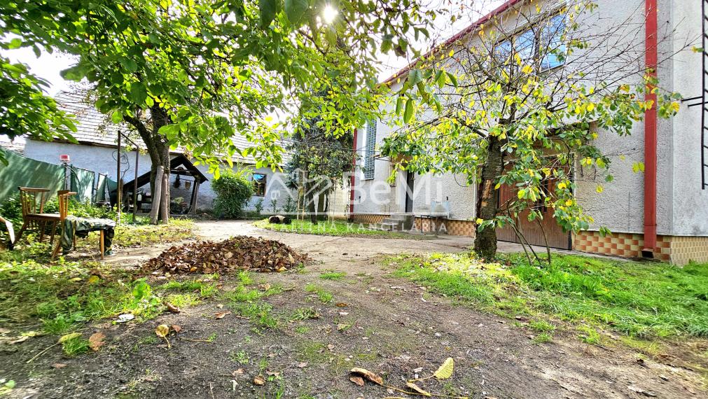 RODINNÝ DOM S GARÁŽOU A ZÁHRADOU V RAKYTNÍKU - NA PREDAJ