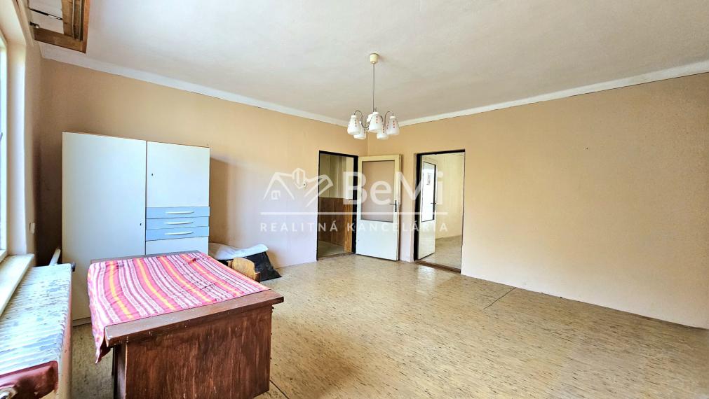 RODINNÝ DOM S GARÁŽOU A ZÁHRADOU V RAKYTNÍKU - NA PREDAJ