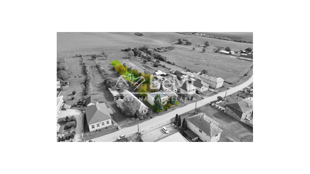 RODINNÝ DOM S GARÁŽOU A ZÁHRADOU V RAKYTNÍKU - NA PREDAJ