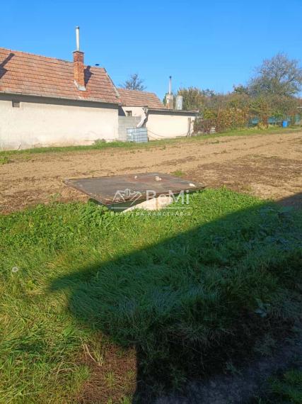 Stavebný pozemok Tvrdomestice,1741m2,Možnosť rozparcelovať.