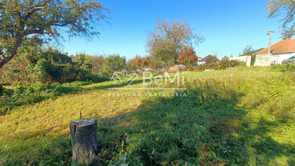 Stavebný pozemok Tvrdomestice,1741m2,Možnosť rozparcelovať.