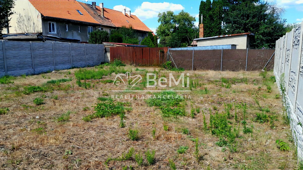 Slnečný pozemok - Sládkovičovo - 328 m2 ID 012-14-NIBA