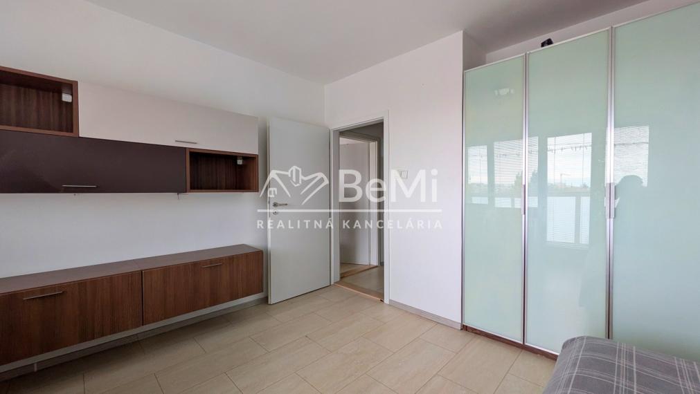 Predaj, 4 izbový byt+ garáž +záhrada - Nitra (1235-114-AFI)