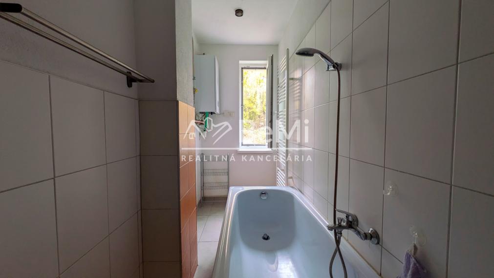 Predaj, 4 izbový byt+ garáž +záhrada - Nitra (1235-114-AFI)