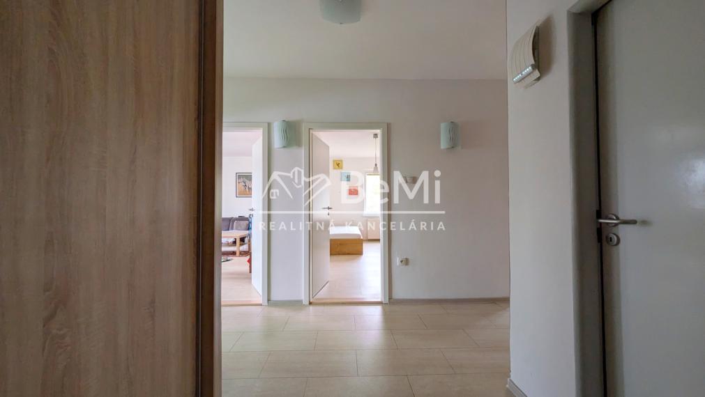 Predaj, 4 izbový byt+ garáž +záhrada - Nitra (1235-114-AFI)