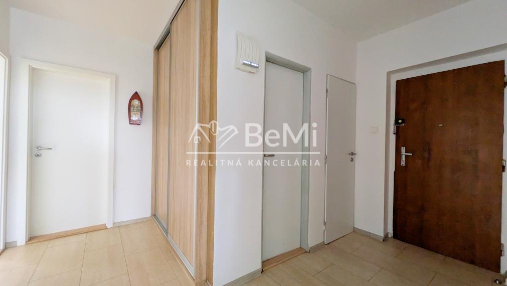 Predaj, 4 izbový byt+ garáž +záhrada - Nitra (1235-114-AFI)