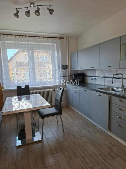 REZERVOVANÉ Rodinný dom s veľkou záhradou a garážou v tichej časti Chocholnej