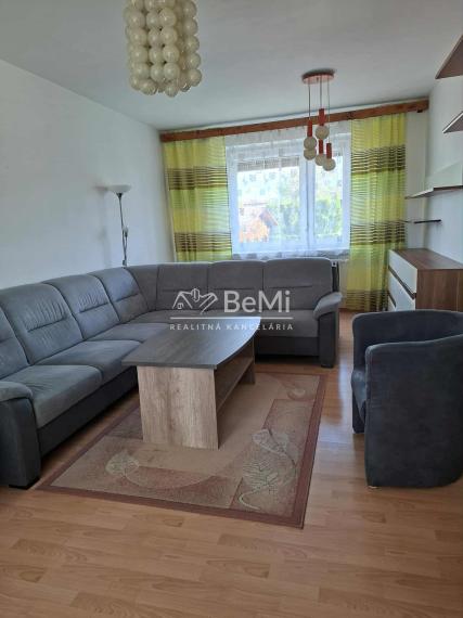 REZERVOVANÉ Rodinný dom s veľkou záhradou a garážou v tichej časti Chocholnej