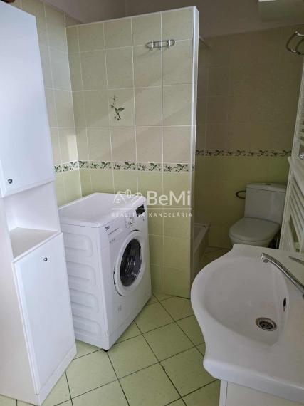 REZERVOVANÉ Rodinný dom s veľkou záhradou a garážou v tichej časti Chocholnej