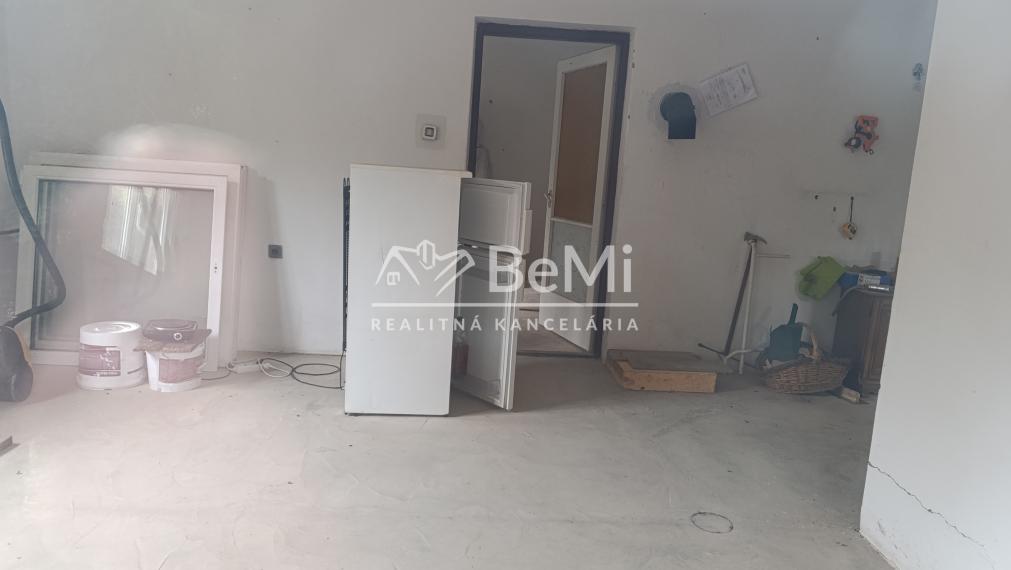 Dvojpodlažný rodinný dom v obci Arka , Maďarsko - NA PREDAJ