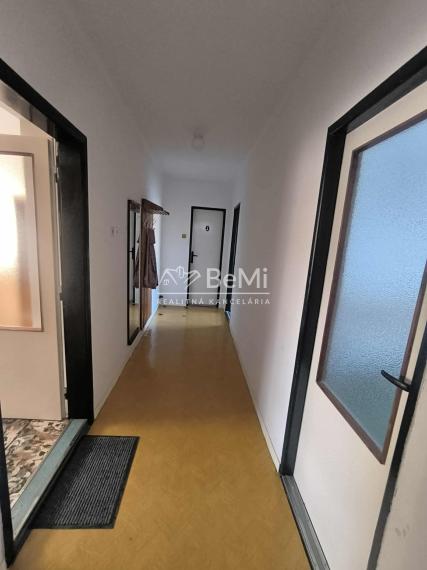 Rodinný dom v Čachticiach – na skvelom mieste hneď pri škole