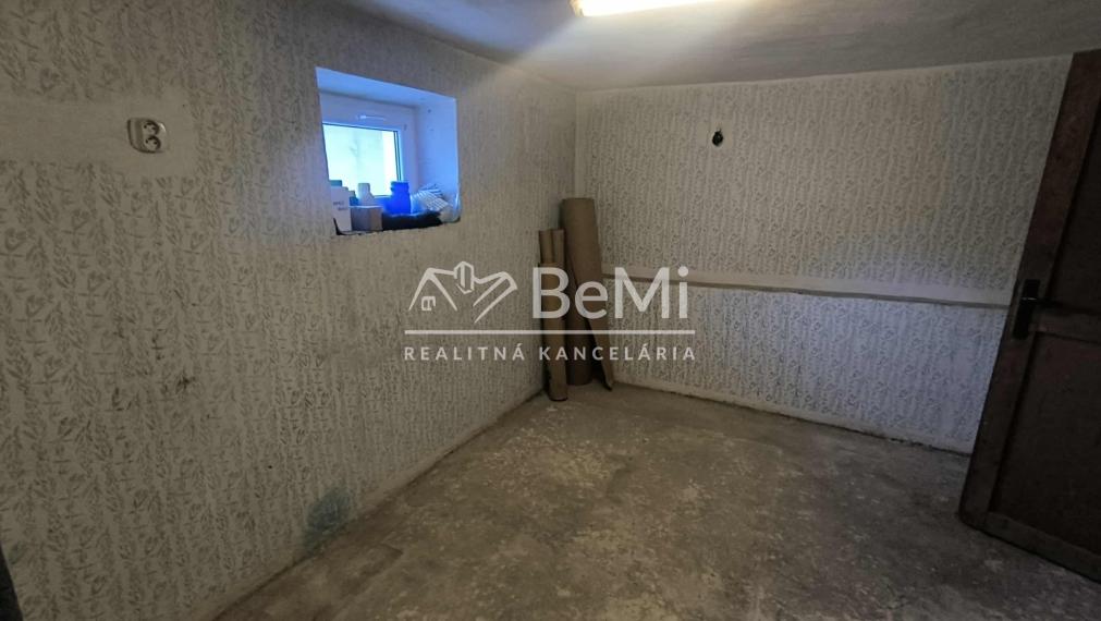 Rodinný dom v Čachticiach – na skvelom mieste hneď pri škole