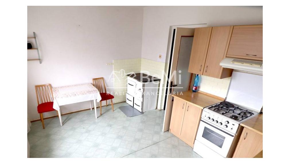 Rodinný dom v Čachticiach – na skvelom mieste hneď pri škole