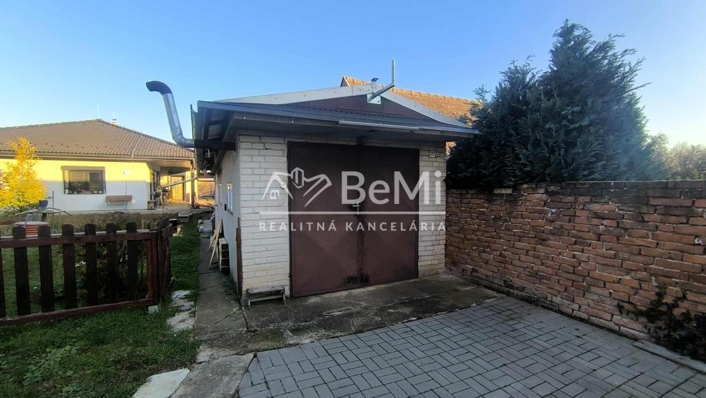 Rodinný dom v Čachticiach – na skvelom mieste hneď pri škole