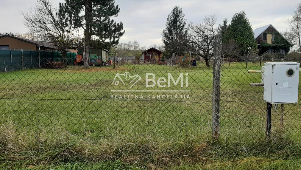 Pozemok  Nitra  Párovské  Háje  500m2   ID  004-14-VISK