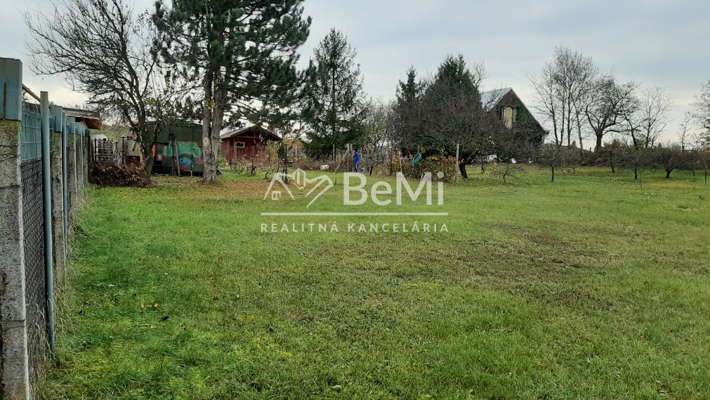 Pozemok  Nitra  Párovské  Háje  500m2   ID  004-14-VISK