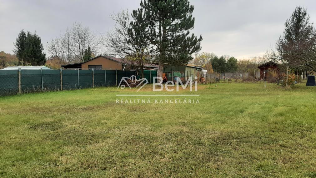 Pozemok  Nitra  Párovské  Háje  500m2   ID  004-14-VISK