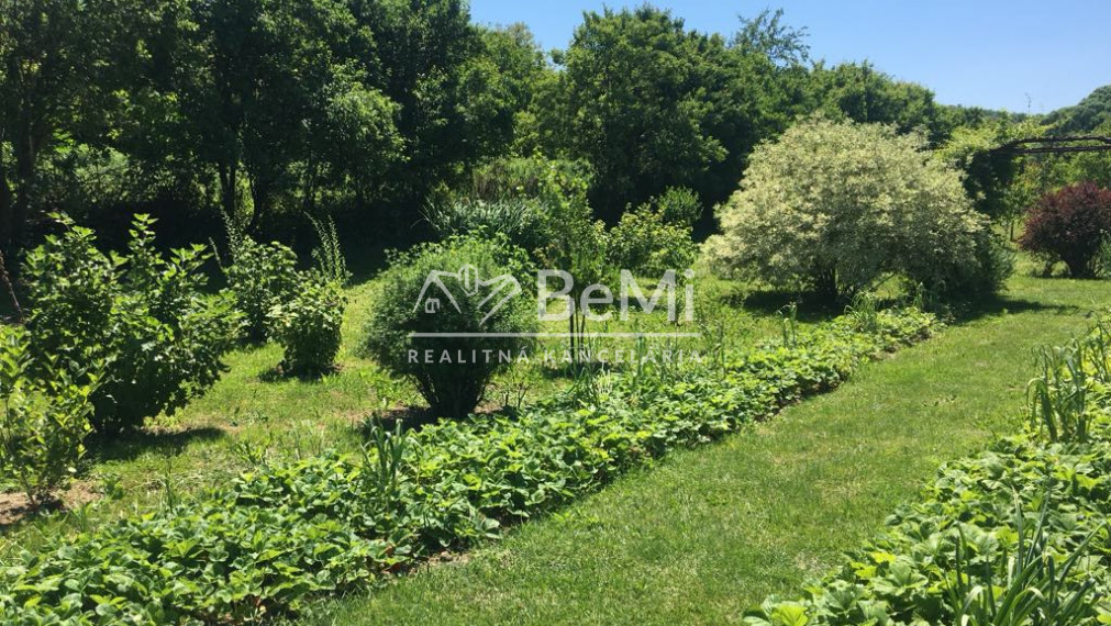 Pozemok 7 400 m² len 19 km od hranice Košíc!