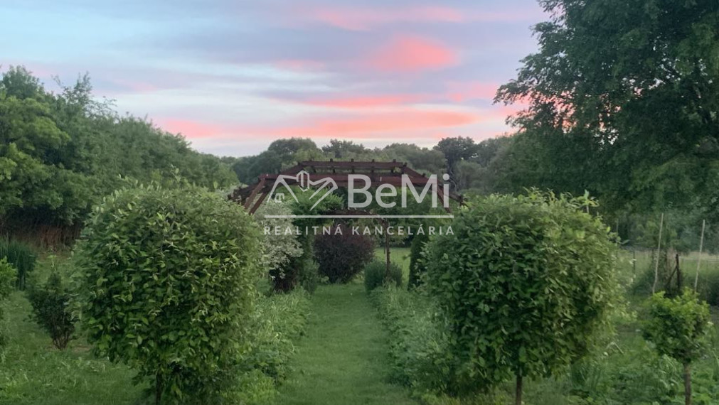 Pozemok 7 400 m² len 19 km od hranice Košíc!