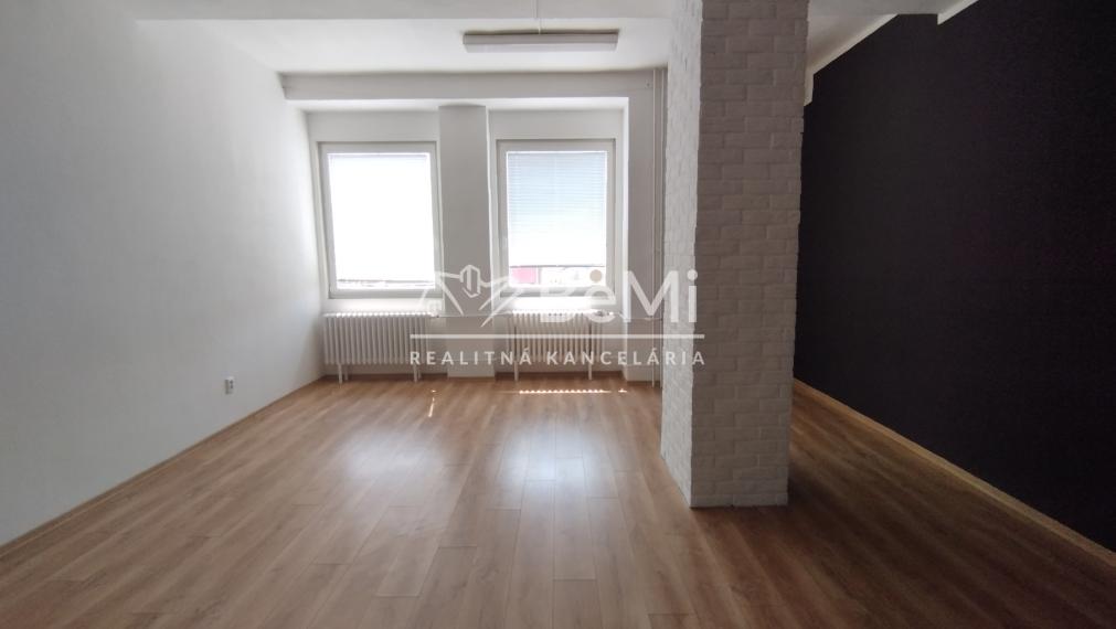 Kancelársky/prevádzkový priestor na prenájom-Lučenec