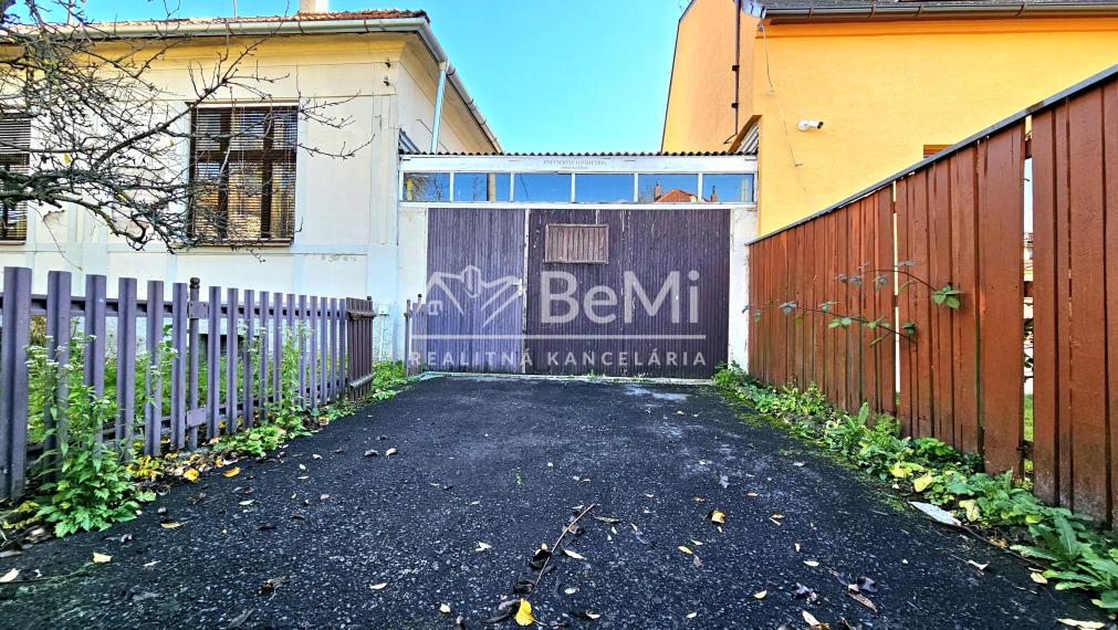 RODINNÝ DOM PRI CENTRE RIMAVSKEJ SOBOTY S GARÁŽOU A ZÁHRADOU