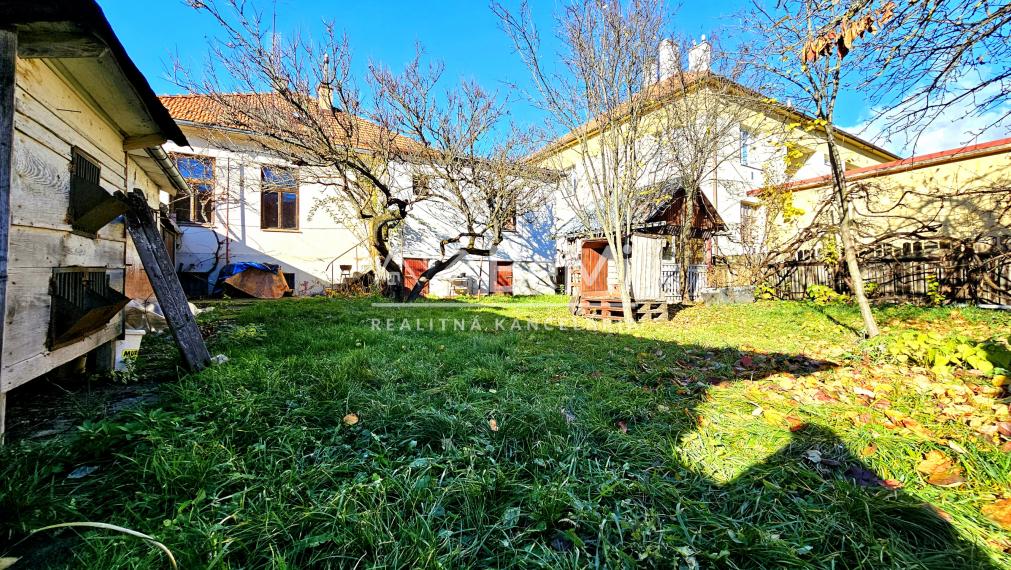 RODINNÝ DOM PRI CENTRE RIMAVSKEJ SOBOTY S GARÁŽOU A ZÁHRADOU