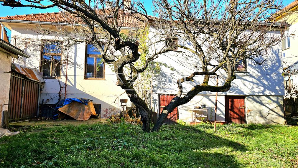RODINNÝ DOM PRI CENTRE RIMAVSKEJ SOBOTY S GARÁŽOU A ZÁHRADOU