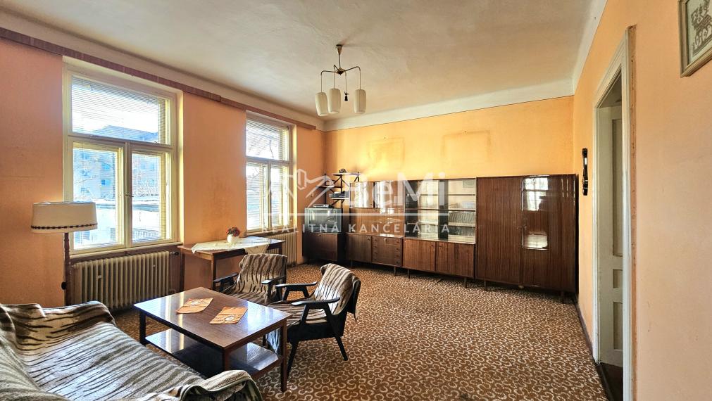 RODINNÝ DOM PRI CENTRE RIMAVSKEJ SOBOTY S GARÁŽOU A ZÁHRADOU