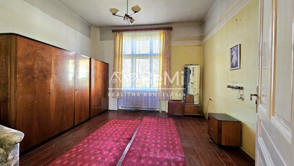 RODINNÝ DOM PRI CENTRE RIMAVSKEJ SOBOTY S GARÁŽOU A ZÁHRADOU