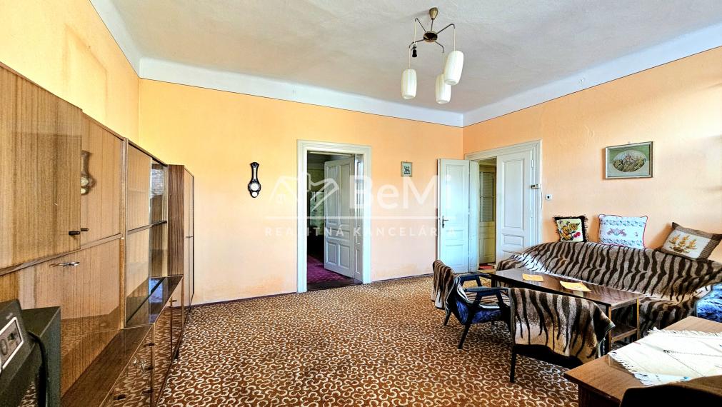 RODINNÝ DOM PRI CENTRE RIMAVSKEJ SOBOTY S GARÁŽOU A ZÁHRADOU