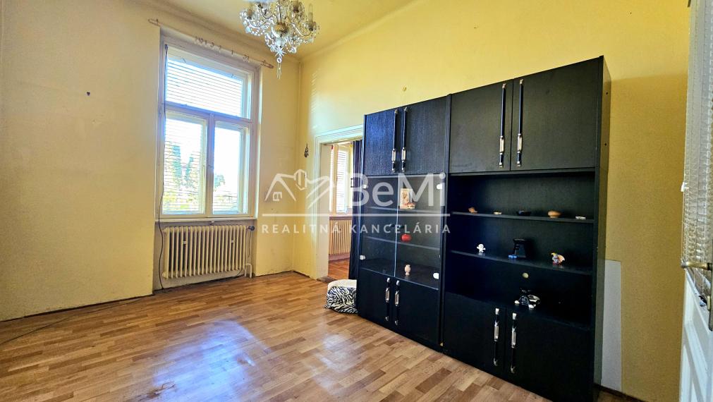 RODINNÝ DOM PRI CENTRE RIMAVSKEJ SOBOTY S GARÁŽOU A ZÁHRADOU