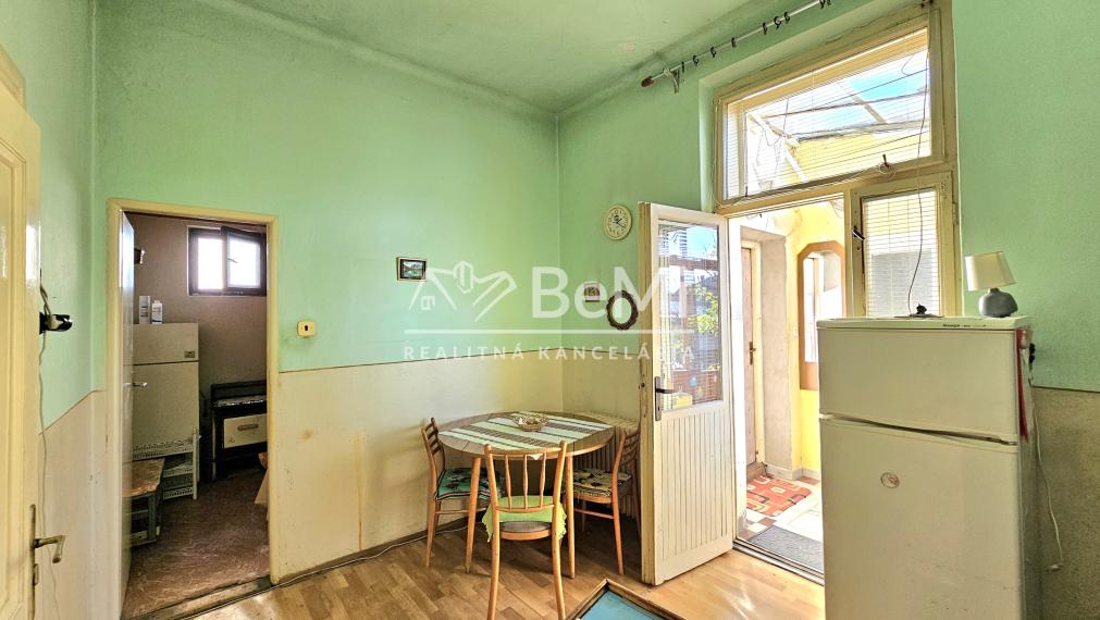 RODINNÝ DOM PRI CENTRE RIMAVSKEJ SOBOTY S GARÁŽOU A ZÁHRADOU