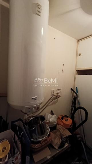 Trojgeneračný  dom v Slavošovciach , tri samostatné  vchody