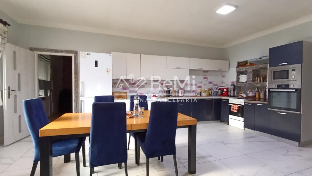 Trojgeneračný  dom v Slavošovciach , tri samostatné  vchody