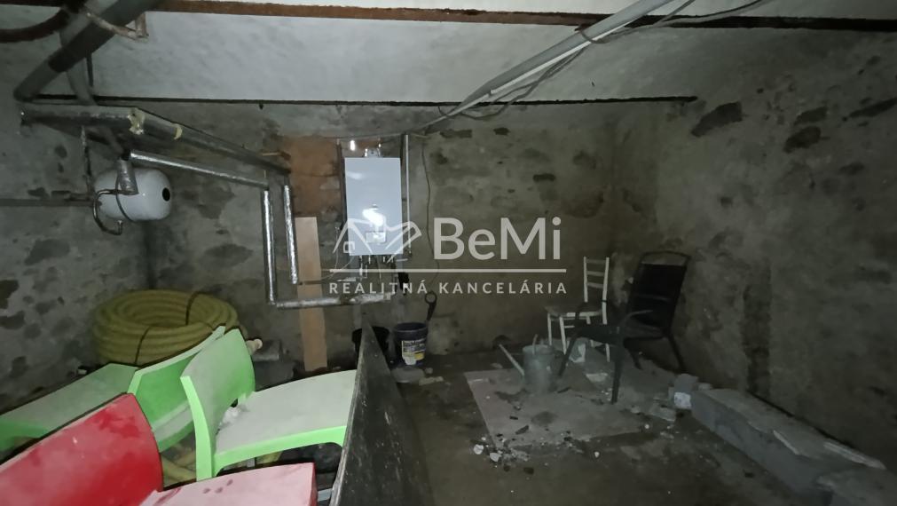 Trojgeneračný  dom v Slavošovciach , tri samostatné  vchody